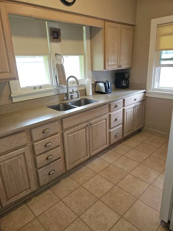 Rockford, IL 61103,810 CAMLIN Avenue