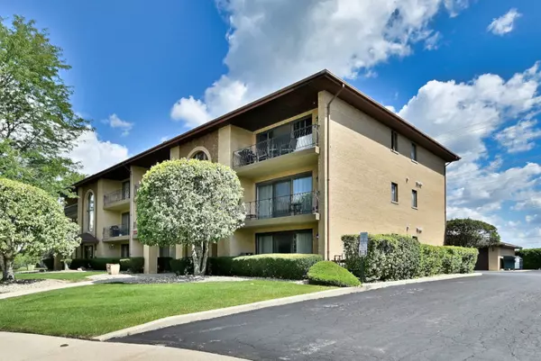 Orland Park, IL 60462,7438 Ponderosa Court #1C