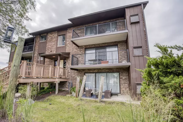 Westmont, IL 60559,47 W Pier Drive #102