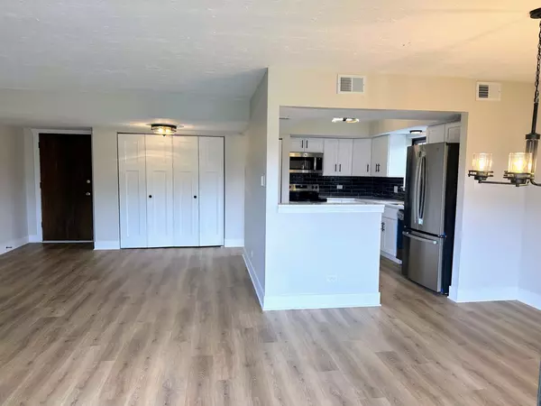 Palos Hills, IL 60465,9192 South Road #2C