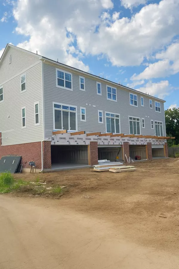 Des Plaines, IL 60016,182 Lilah Court