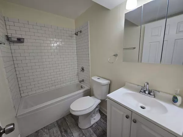 Chicago, IL 60637,6339 S Eberhart Avenue #G