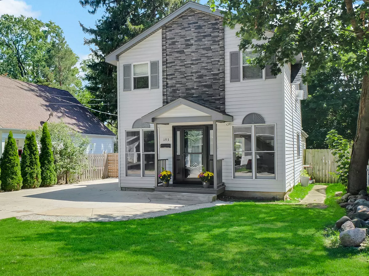 Crystal Lake, IL 60014,193 Lake Court