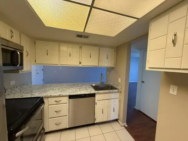 Homewood, IL 60430,830 Elder Road #111