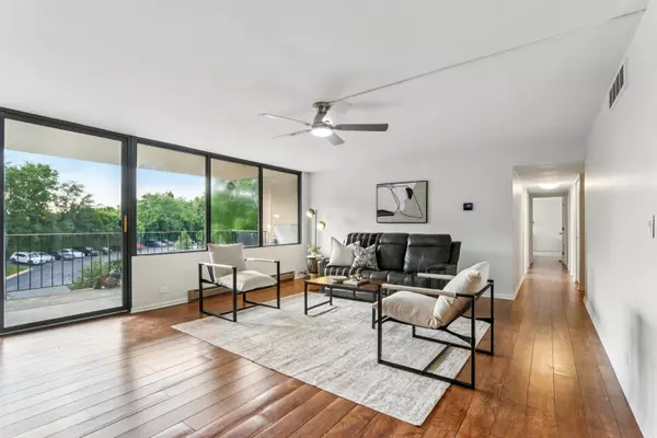 Schaumburg, IL 60193,101 Bar Harbour Road #3C