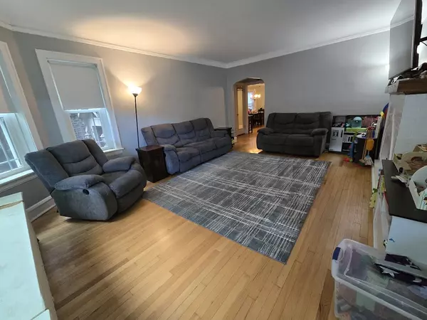 Chicago, IL 60659,5910 N Campbell Avenue