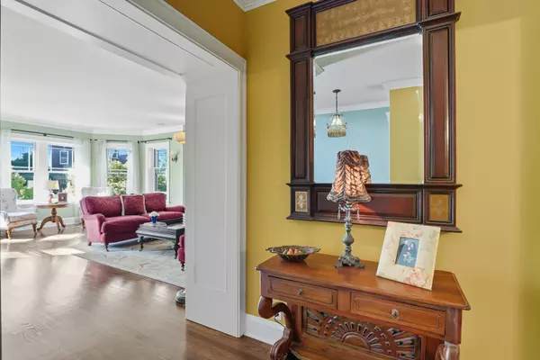 Chicago, IL 60645,2626 W Lunt Avenue