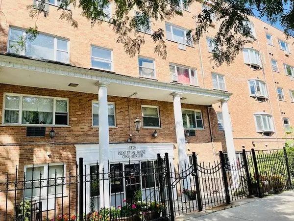 Chicago, IL 60660,5920 N Kenmore Avenue #225