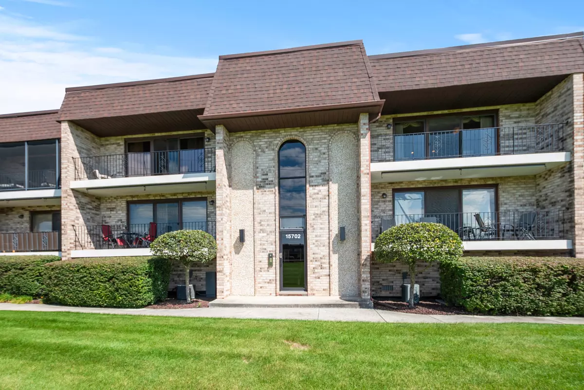 Orland Park, IL 60462,15702 Deerfield Court #2S