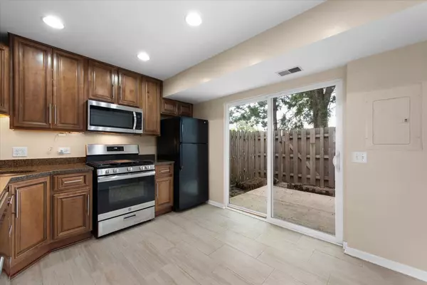 Wauconda, IL 60084,651 W Liberty Street #B