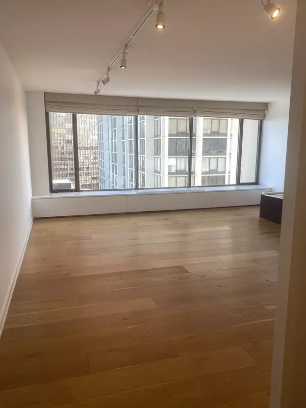 Chicago, IL 60640,5455 N Sheridan Road #1006