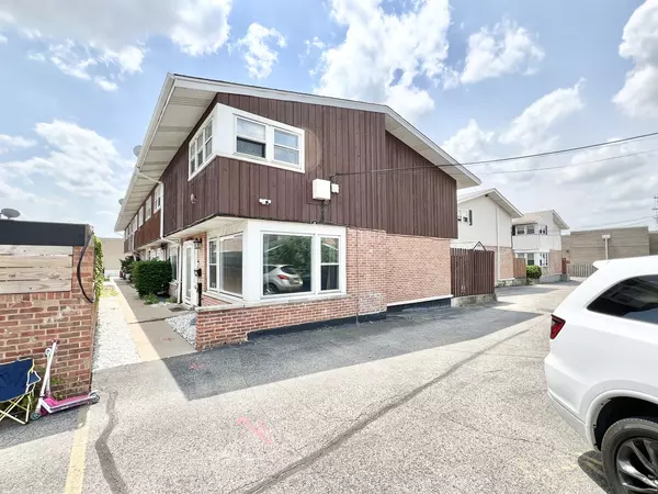 Chicago, IL 60631,7766 W Higgins Road #E