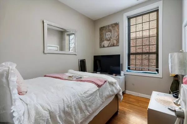 Chicago, IL 60653,4355 S St Lawrence Avenue