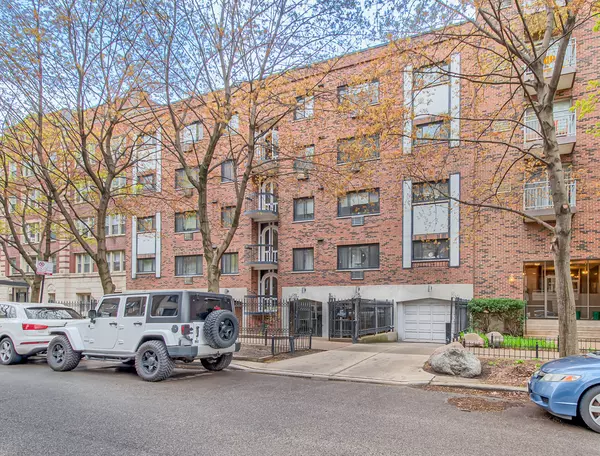 2336 N Commonwealth Avenue #107, Chicago, IL 60614