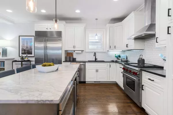 Chicago, IL 60613,1833 W Addison Street #2