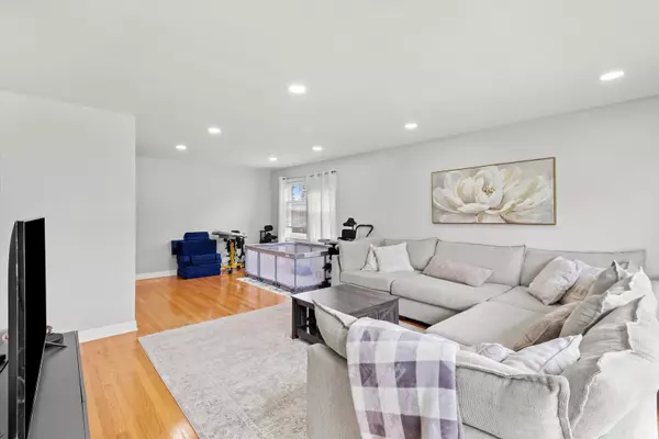 Skokie, IL 60076,3453 Main Street