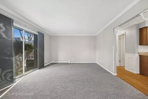 La Grange, IL 60525,27 S Waiola Avenue #103