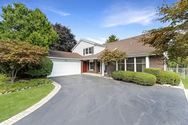 2515 Pebbleford Lane, Glenview, IL 60026
