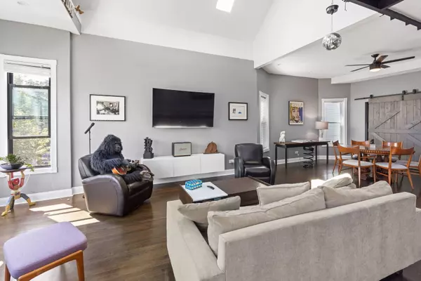 Chicago, IL 60647,2528 N FAIRFIELD Avenue