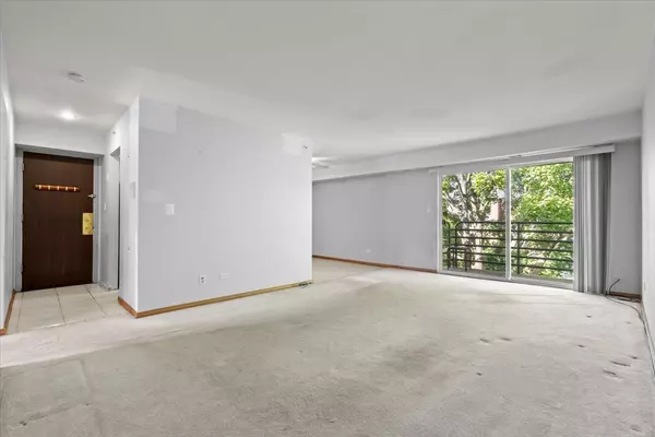 Schaumburg, IL 60173,928 Casey Court #5