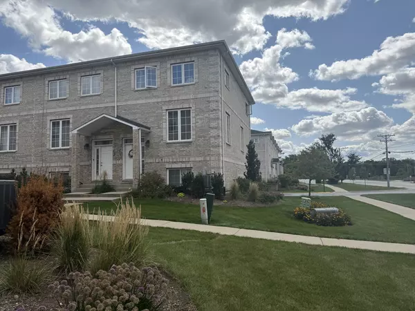 Des Plaines, IL 60016,183 N EAST RIVER Road #C1