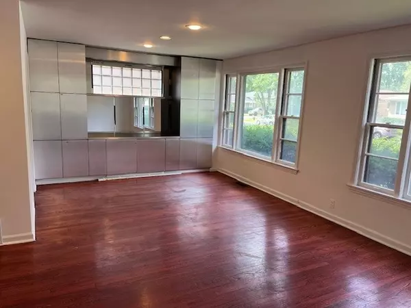 Skokie, IL 60076,8713 Drake Avenue