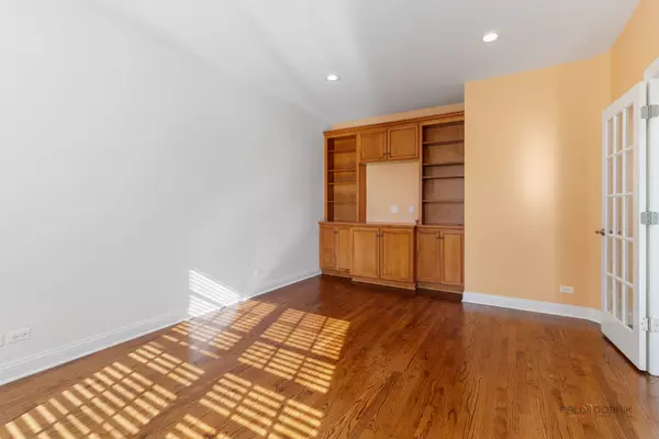 Lake Forest, IL 60045,500 Andover Court #500