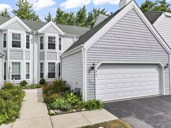 413 Edgewater Lane #413, Wauconda, IL 60084