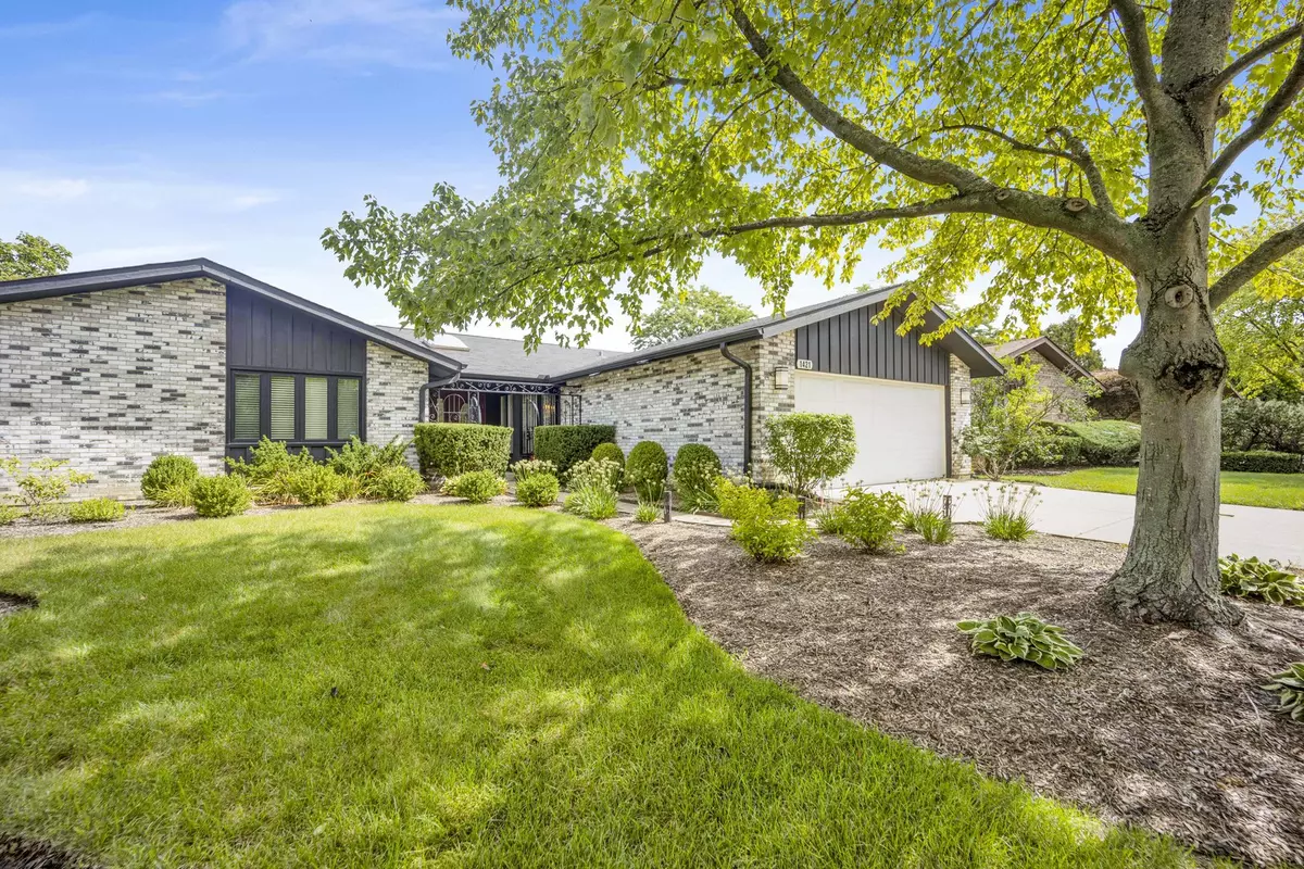 Northbrook, IL 60062,1421 Chartres Drive