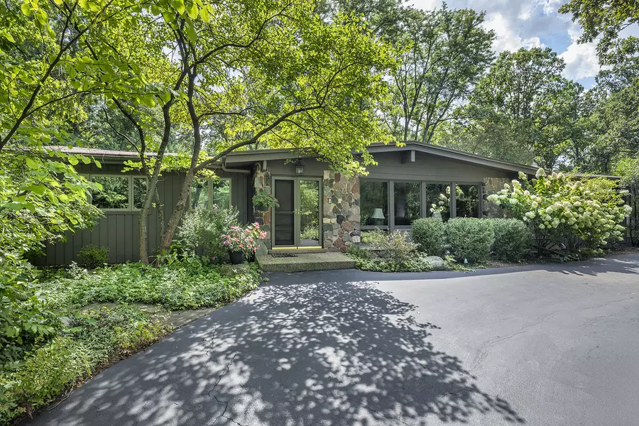 2635 Crestwood Lane, Riverwoods, IL 60015