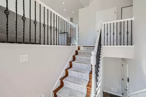 Naperville, IL 60563,1912 Oxley Circle