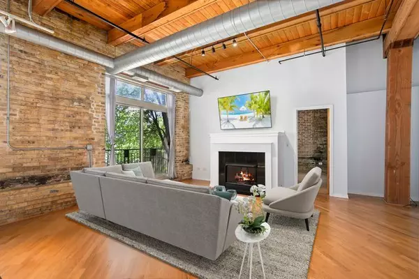 Chicago, IL 60647,1740 N MAPLEWOOD Avenue #218