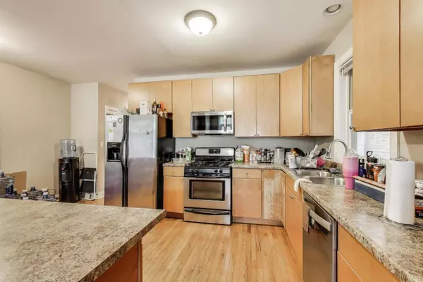 Chicago, IL 60637,6527 S Drexel Avenue