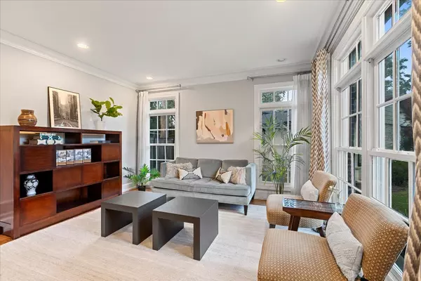 Glenview, IL 60025,341 Taft Court