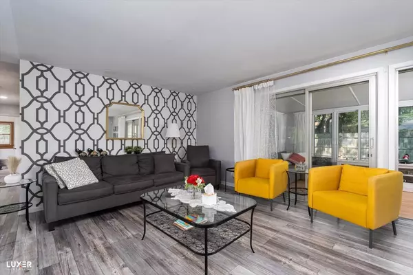 Elk Grove Village, IL 60007,394 E Elk Grove Boulevard