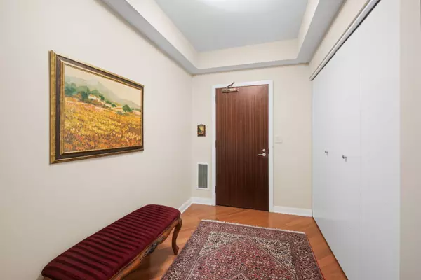 Chicago, IL 60602,130 N Garland Court #4801