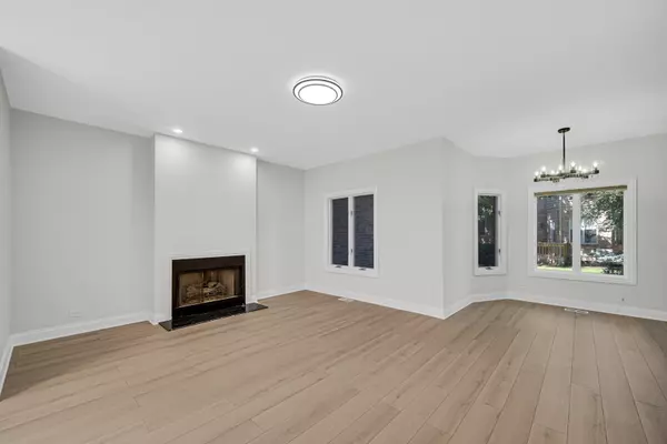 Hinsdale, IL 60521,424 Ashbury Drive