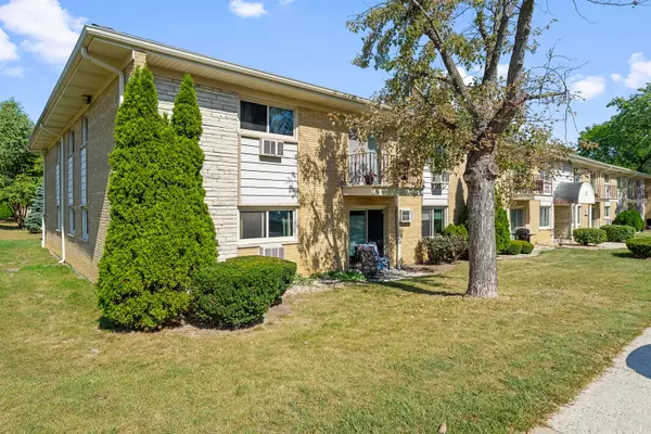 Clarendon Hills, IL 60514,550 Chase Drive #2