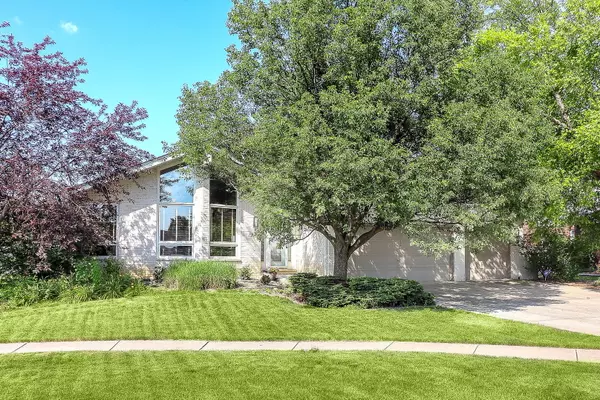 8124 Glenbrook Place, Tinley Park, IL 60487