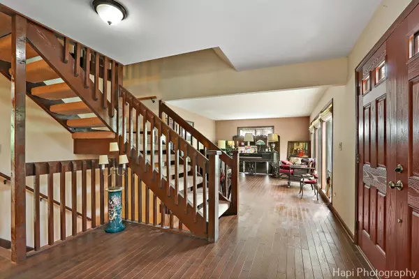 Barrington, IL 60010,24570 W Middle Fork Road