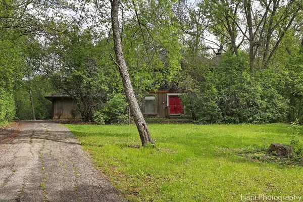 Barrington, IL 60010,24570 W Middle Fork Road