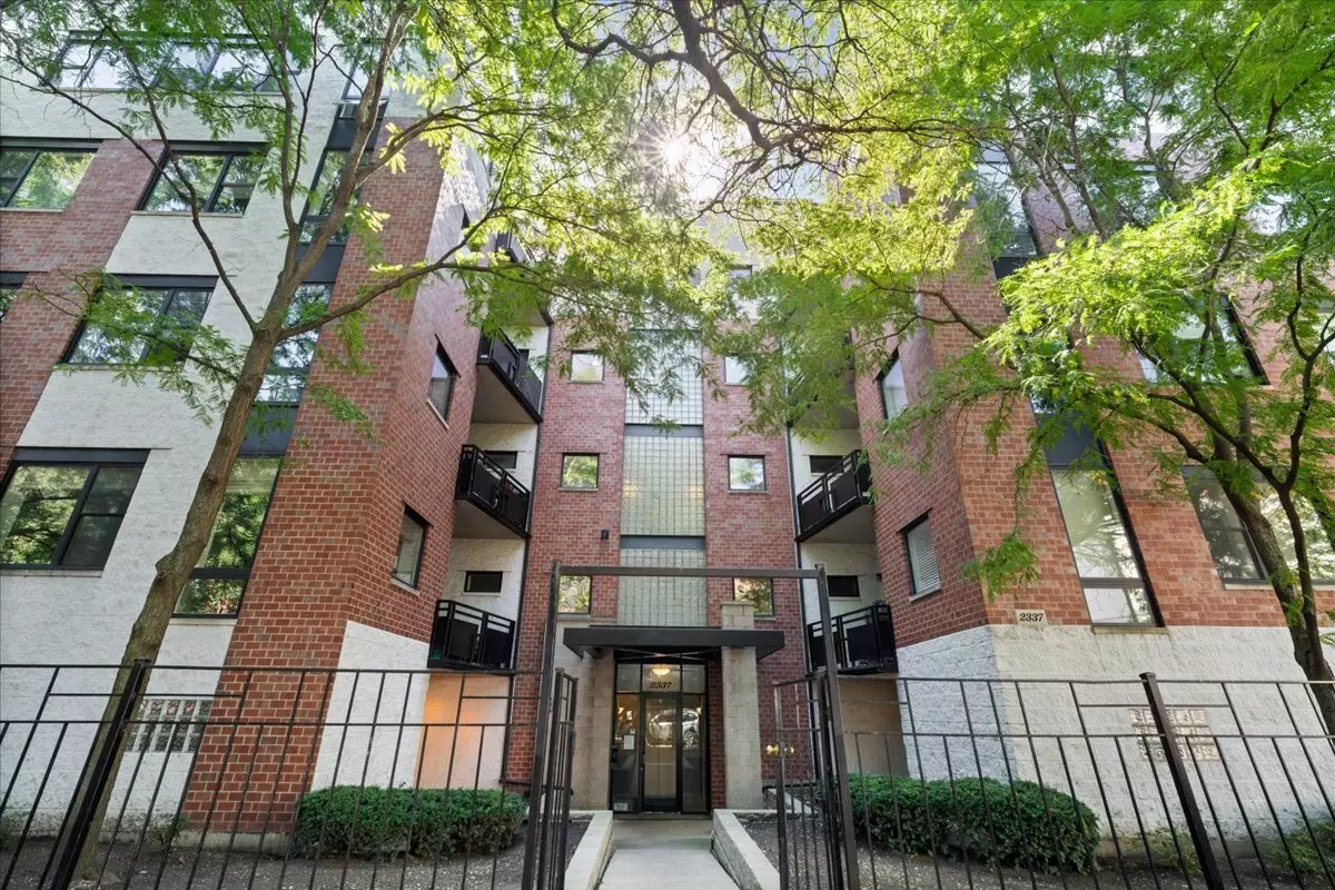Chicago, IL 60618,2337 W Wolfram Street #415