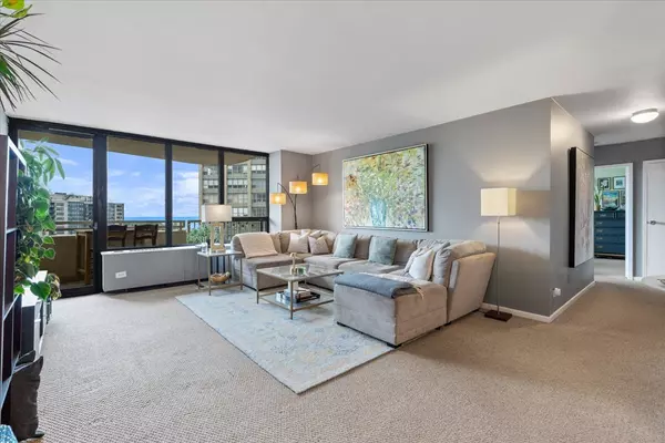 Chicago, IL 60613,3930 N PINE GROVE Avenue #1811