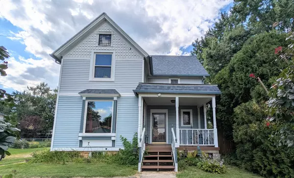 406 S Garfield Street, Leaf River, IL 61047