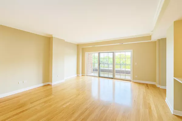 Arlington Heights, IL 60005,44 N Vail Avenue #205