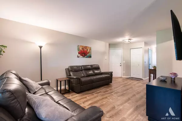 Mount Prospect, IL 60056,1404 Apple Court #A