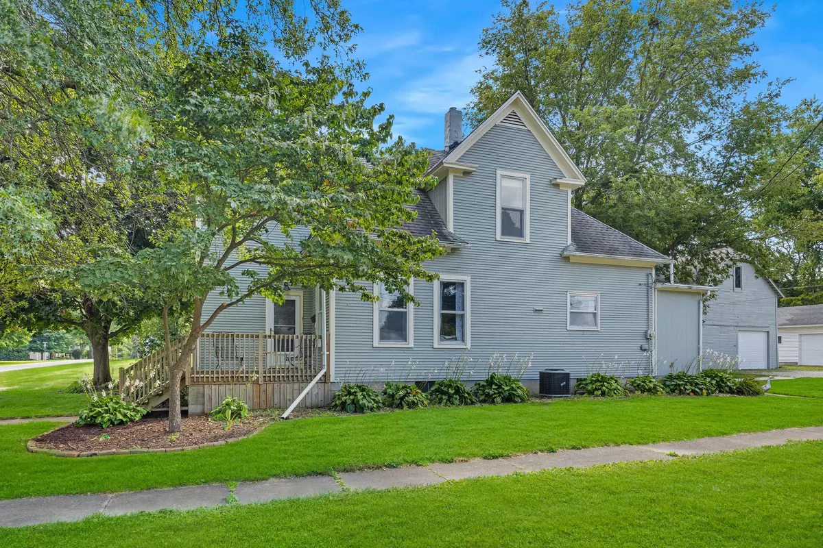 Lexington, IL 61753,208 N East Street