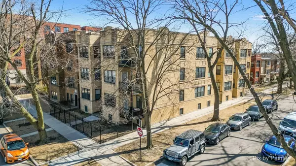 3223 W Belle Plaine Avenue, Chicago, IL 60618