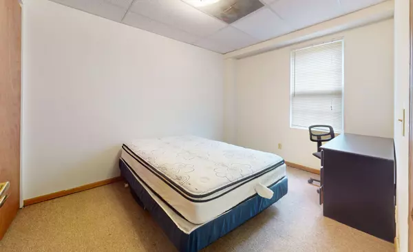 Champaign, IL 61820,1007 S Locust Street