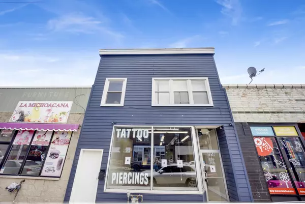 Chicago, IL 60626,7055 N Clark Street